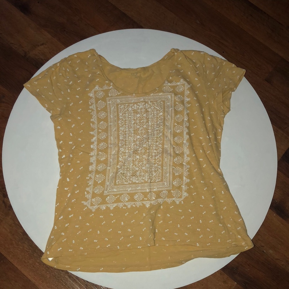 yellow tee